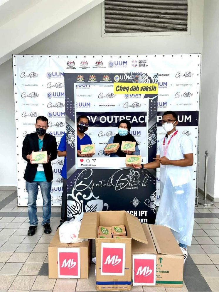 ALUMNI UUM DARI MARRYBROWN ALOR SETAR TAJA JAMUAN PETUGAS SUKARELAWAN PUSAT PEMBERIAN VAKSIN (PPV) UNIVERSITI UTARA MALAYSIA (UUM)