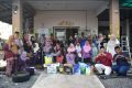 ALUMNI UUM BERSAMA KOMUNITI HULUR SUMBANGAN KEPADA PUSAT JAGAAN WARGA EMAS AL-IKHLAS